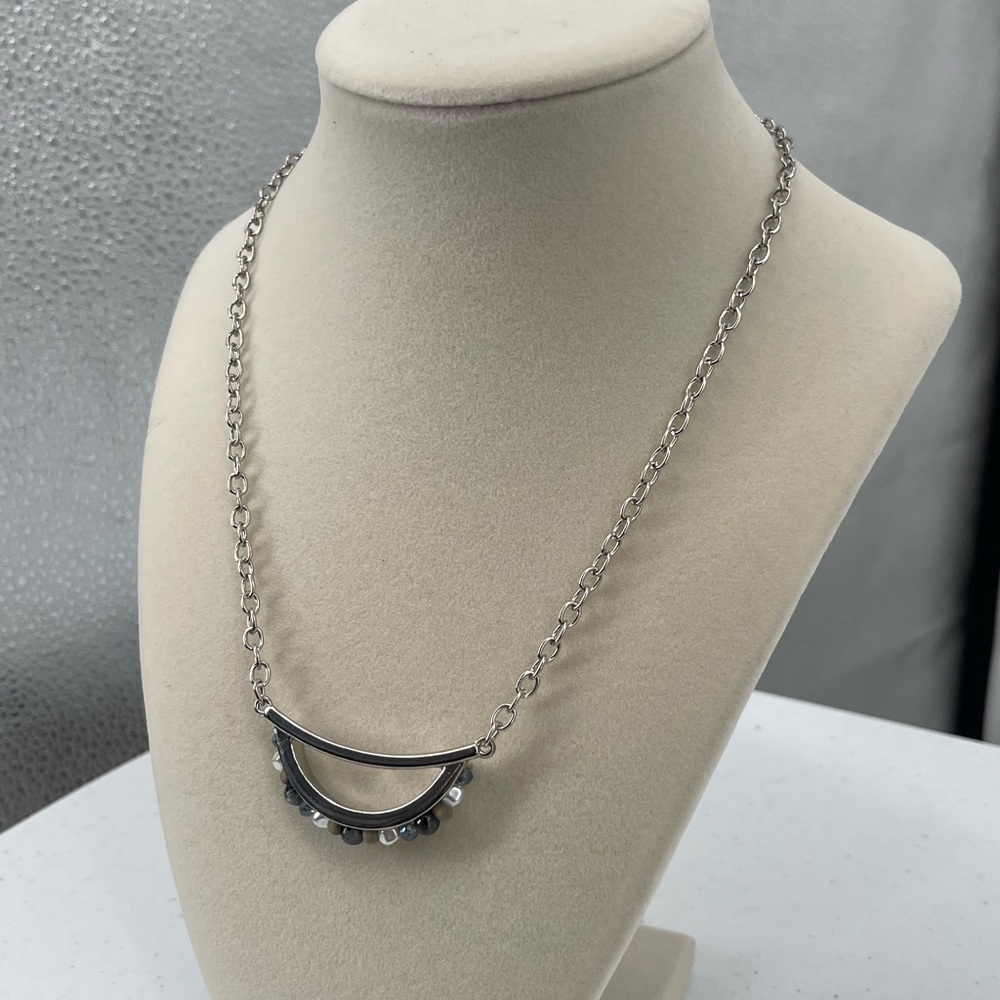 Uncas NWT silver toned beaded stone necklace